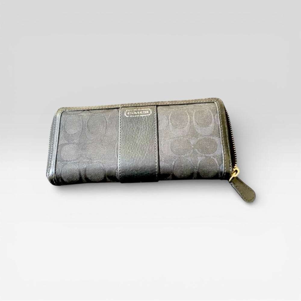 Vintage Coach Black Signature Zip Wallet